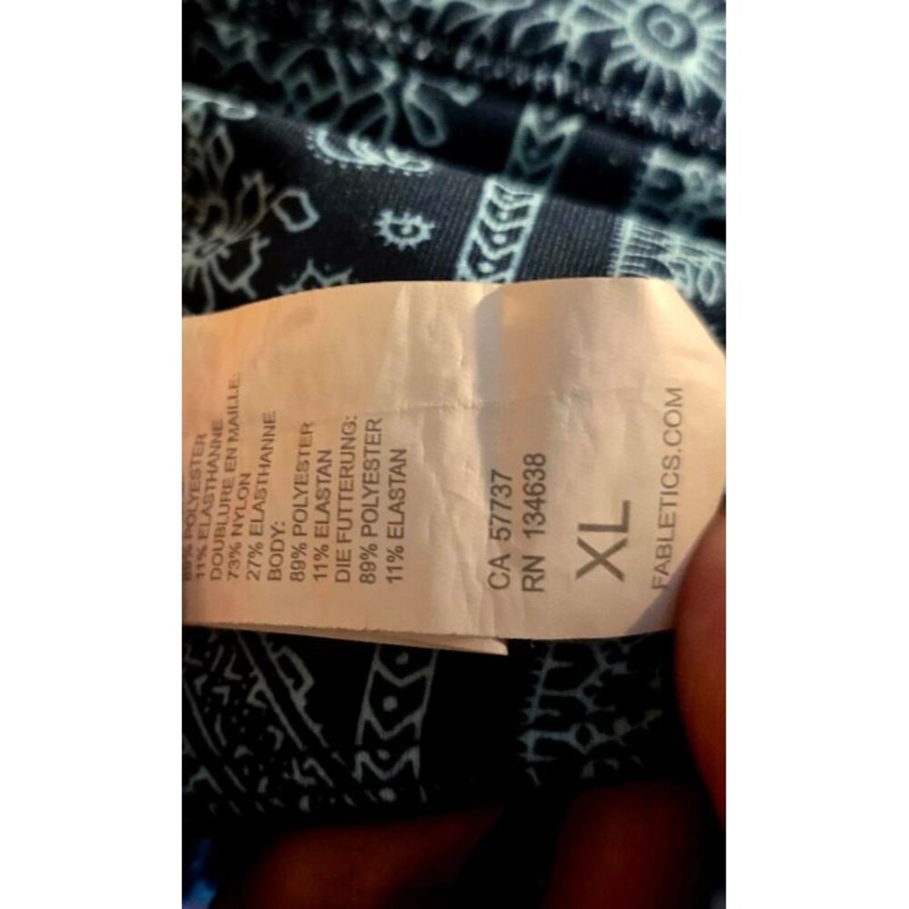 vid 17 2 piece Fabletics Blue Racerback Sports Bra and leggins Size XL.